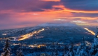 Trysil skigebieden naar Noorwegen in de avond.